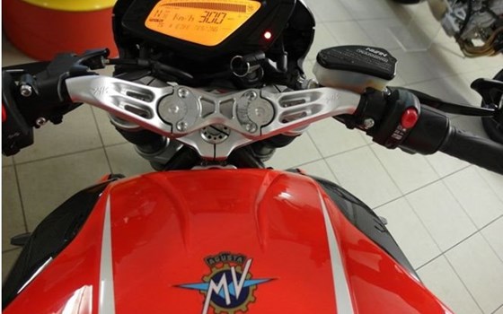 Umgebautes Motorrad MV Agusta Dragster 800 von A.T.T.-Tiedemann-Motorräder e.Kfm - Bild 5 Umgebautes Motorrad MV Agusta Dragster 800 von A.T.T.-Tiedemann-Motorräder e.Kfm - Bild 5