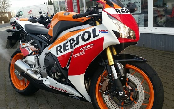 Umgebautes Motorrad Honda CBR1000RR Fireblade von ZSF Motorradtreff GmbH - Bild 4 Umgebautes Motorrad Honda CBR1000RR Fireblade von ZSF Motorradtreff GmbH - Bild 4