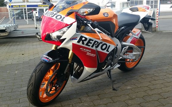 Umgebautes Motorrad Honda CBR1000RR Fireblade von ZSF Motorradtreff GmbH - Bild 7 Umgebautes Motorrad Honda CBR1000RR Fireblade von ZSF Motorradtreff GmbH - Bild 7