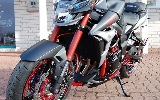 Umgebautes Motorrad Suzuki GSR 750 von Bike Ranch Wismar GmbH & Co. KG - Bild 5 Umgebautes Motorrad Suzuki GSR 750 von Bike Ranch Wismar GmbH & Co. KG - Bild 5