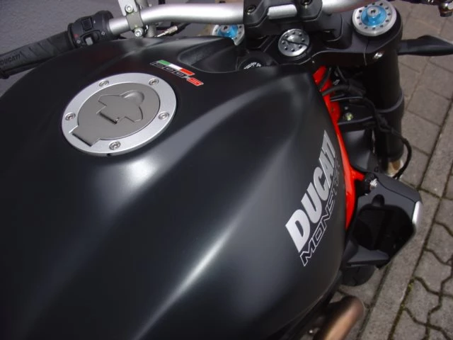 Umbgebautes Motorrad Ducati Monster 1200 S Bild 2: Umbgebautes Motorrad Ducati Monster 1200 S