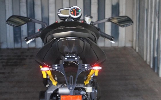Umgebautes Motorrad Triumph Street Triple 675 R von Q-Bike Technik GmbH - Bild 2 Umgebautes Motorrad Triumph Street Triple 675 R von Q-Bike Technik GmbH - Bild 2