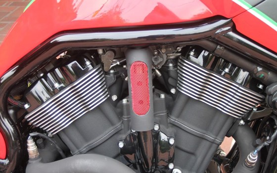 Umgebautes Motorrad Harley-Davidson Night Rod Special VRSCDX von X-Trem Custombikes - Bild 27 Umgebautes Motorrad Harley-Davidson Night Rod Special VRSCDX von X-Trem Custombikes - Bild 27