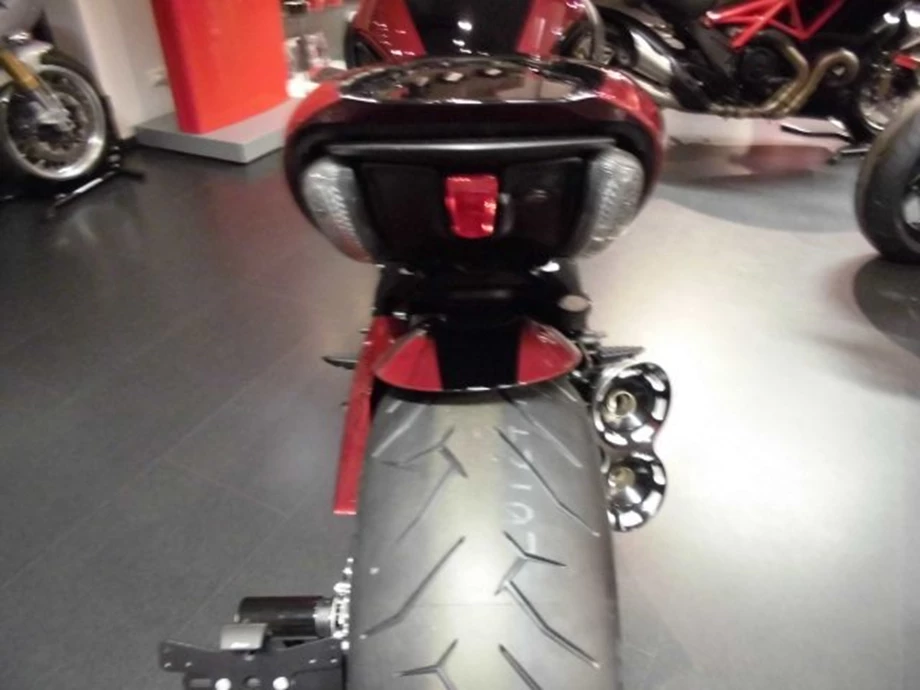 Umbgebautes Motorrad Ducati Diavel 1200 Bild 5: Umbgebautes Motorrad Ducati Diavel 1200
