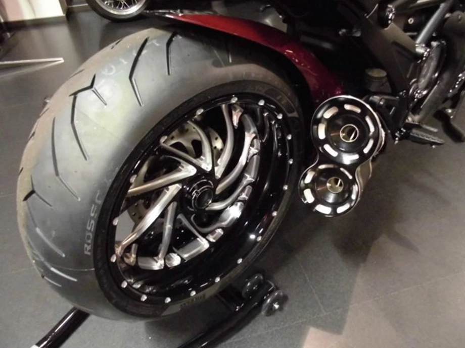 Umbgebautes Motorrad Ducati Diavel 1200 Bild 7: Umbgebautes Motorrad Ducati Diavel 1200