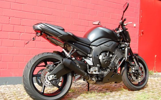 Umgebautes Motorrad Yamaha FZ1 von Motorland Motorrad GmbH - Bild 1 Umgebautes Motorrad Yamaha FZ1 von Motorland Motorrad GmbH - Bild 1