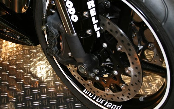 Umgebautes Motorrad Yamaha R1 von Motorland Motorrad GmbH - Bild 2 Umgebautes Motorrad Yamaha R1 von Motorland Motorrad GmbH - Bild 2