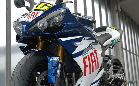 Umgebautes Motorrad Yamaha R1 von Motorland Motorrad GmbH - Bild 1 Umgebautes Motorrad Yamaha R1 von Motorland Motorrad GmbH - Bild 1