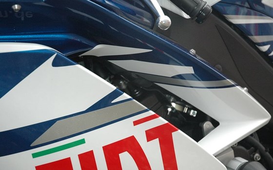Umgebautes Motorrad Yamaha R1 von Motorland Motorrad GmbH - Bild 2 Umgebautes Motorrad Yamaha R1 von Motorland Motorrad GmbH - Bild 2