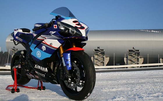 Umgebautes Motorrad Yamaha R1 von Motorland Motorrad GmbH - Bild 3 Umgebautes Motorrad Yamaha R1 von Motorland Motorrad GmbH - Bild 3