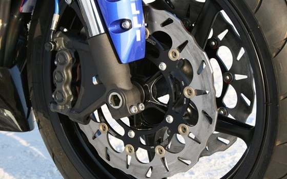 Umgebautes Motorrad Yamaha R1 von Motorland Motorrad GmbH - Bild 4 Umgebautes Motorrad Yamaha R1 von Motorland Motorrad GmbH - Bild 4