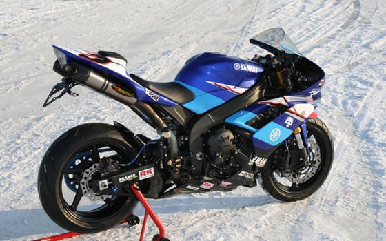 Umgebautes Motorrad Yamaha R1 von Motorland Motorrad GmbH - Bild 8 Umgebautes Motorrad Yamaha R1 von Motorland Motorrad GmbH - Bild 8