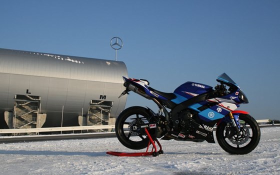 Umgebautes Motorrad Yamaha R1 von Motorland Motorrad GmbH - Bild 9 Umgebautes Motorrad Yamaha R1 von Motorland Motorrad GmbH - Bild 9