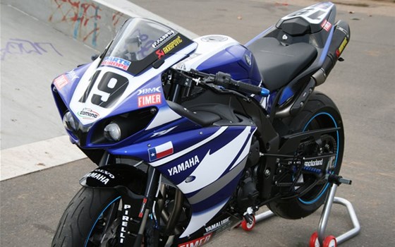 Umgebautes Motorrad Yamaha R1 von Motorland Motorrad GmbH - Bild 8 Umgebautes Motorrad Yamaha R1 von Motorland Motorrad GmbH - Bild 8