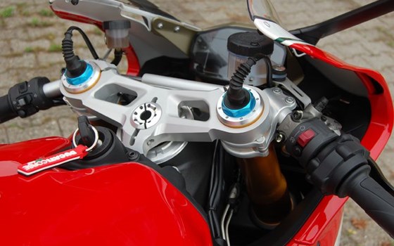 Umgebautes Motorrad Ducati 1199 Panigale S von Motorland Motorrad GmbH - Bild 2 Umgebautes Motorrad Ducati 1199 Panigale S von Motorland Motorrad GmbH - Bild 2