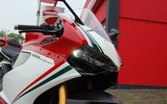 Umgebautes Motorrad Ducati 1199 Panigale S von Motorland Motorrad GmbH - Bild 3 Umgebautes Motorrad Ducati 1199 Panigale S von Motorland Motorrad GmbH - Bild 3