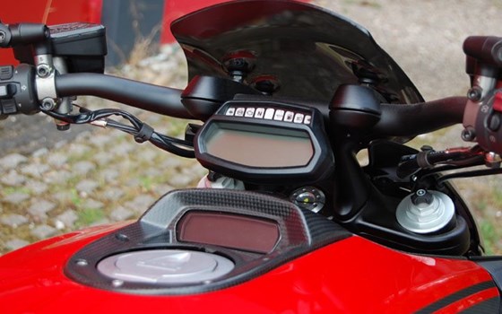 Umgebautes Motorrad Ducati Diavel 1200 von Motorland Motorrad GmbH - Bild 2 Umgebautes Motorrad Ducati Diavel 1200 von Motorland Motorrad GmbH - Bild 2