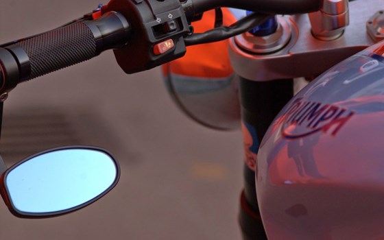 Umgebautes Motorrad Triumph Speed Triple 1050 von speedsam - Bild 6 Umgebautes Motorrad Triumph Speed Triple 1050 von speedsam - Bild 6