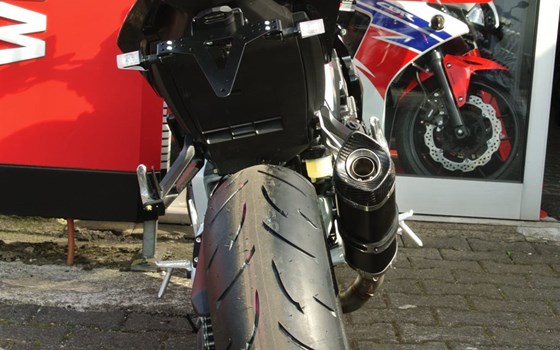 Umgebautes Motorrad Honda CB 1000 R von Auto Hermes GmbH & Co. KG - Bild 8 Umgebautes Motorrad Honda CB 1000 R von Auto Hermes GmbH & Co. KG - Bild 8