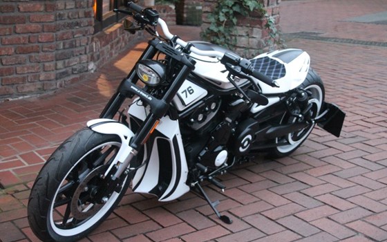 Umgebautes Motorrad Harley-Davidson Night Rod Special VRSCDX von X-Trem Custombikes - Bild 2 Umgebautes Motorrad Harley-Davidson Night Rod Special VRSCDX von X-Trem Custombikes - Bild 2