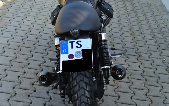 Umgebautes Motorrad Moto Guzzi V7 750 Stone von Suedbike e.K. Inhaber Wolfgang Schustek - Bild 2 Umgebautes Motorrad Moto Guzzi V7 750 Stone von Suedbike e.K. Inhaber Wolfgang Schustek - Bild 2