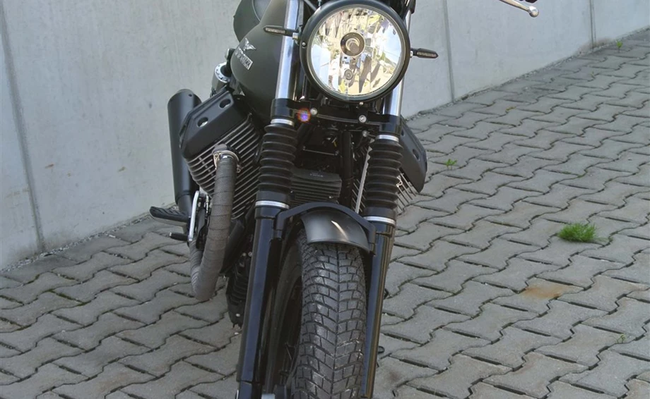 Rebuilt motorbike Moto Guzzi V7 750 Stone Bild 5: Rebuilt motorbike Moto Guzzi V7 750 Stone