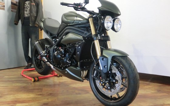 Umgebautes Motorrad Triumph Speed Triple 1050 von CM-Bikes - Christian Maczynski e.K. - Bild 4 Umgebautes Motorrad Triumph Speed Triple 1050 von CM-Bikes - Christian Maczynski e.K. - Bild 4