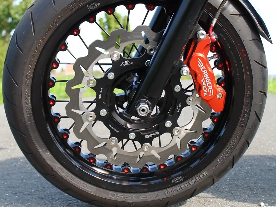 Rebuilt motorbike Triumph Thruxton Bild 7: Rebuilt motorbike Triumph Thruxton