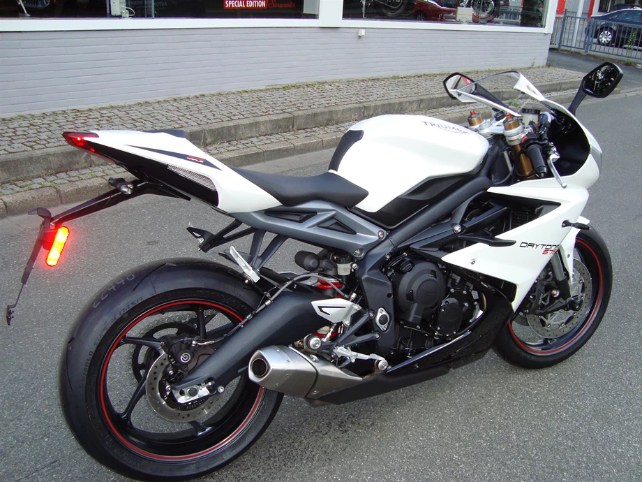 Rebuilt motorbike Triumph Daytona 675 Bild 3: Rebuilt motorbike Triumph Daytona 675