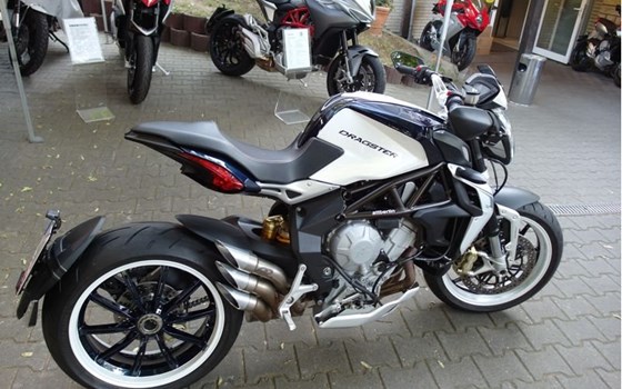 Umgebautes Motorrad MV Agusta Dragster 800 von A.T.T.-Tiedemann-Motorräder e.Kfm - Bild 1 Umgebautes Motorrad MV Agusta Dragster 800 von A.T.T.-Tiedemann-Motorräder e.Kfm - Bild 1