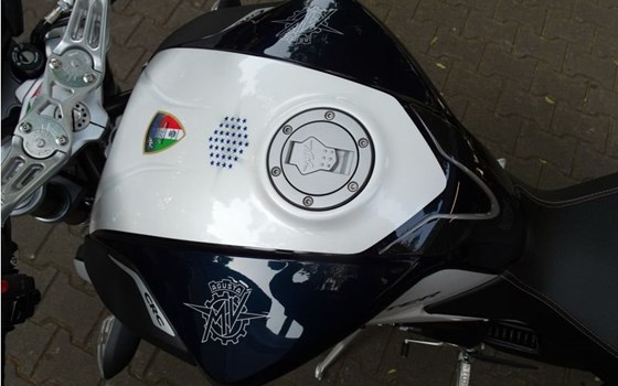 Umgebautes Motorrad MV Agusta Dragster 800 von A.T.T.-Tiedemann-Motorräder e.Kfm - Bild 7 Umgebautes Motorrad MV Agusta Dragster 800 von A.T.T.-Tiedemann-Motorräder e.Kfm - Bild 7