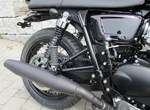Umbgebautes Motorrad Triumph Bonneville T100 Black