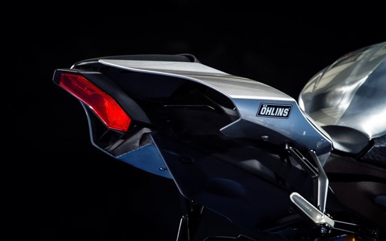 Umgebautes Motorrad Yamaha R1 von Motorland Motorrad GmbH - Bild 5 Umgebautes Motorrad Yamaha R1 von Motorland Motorrad GmbH - Bild 5