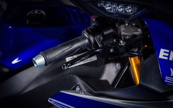 Umgebautes Motorrad Yamaha R1 von Motorland Motorrad GmbH - Bild 5 Umgebautes Motorrad Yamaha R1 von Motorland Motorrad GmbH - Bild 5
