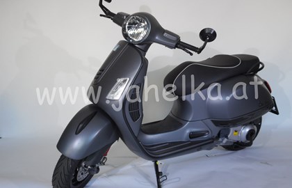 Vespa GTS 300 i.e. Super Sport Custom Bike Vespa GTS 300 i.e. Super Sport Custom Bike