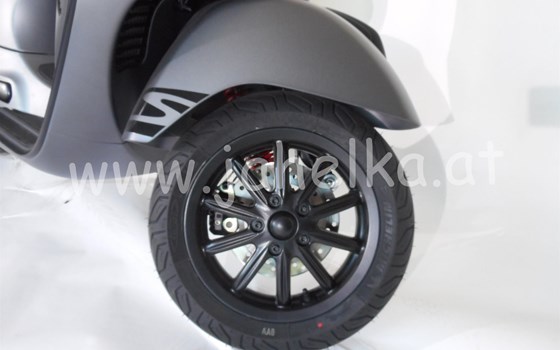 Umgebautes Motorrad Vespa GTS 300 i.e. Super Sport von Jahelka Zweirad GmbH - Bild 3 Umgebautes Motorrad Vespa GTS 300 i.e. Super Sport von Jahelka Zweirad GmbH - Bild 3