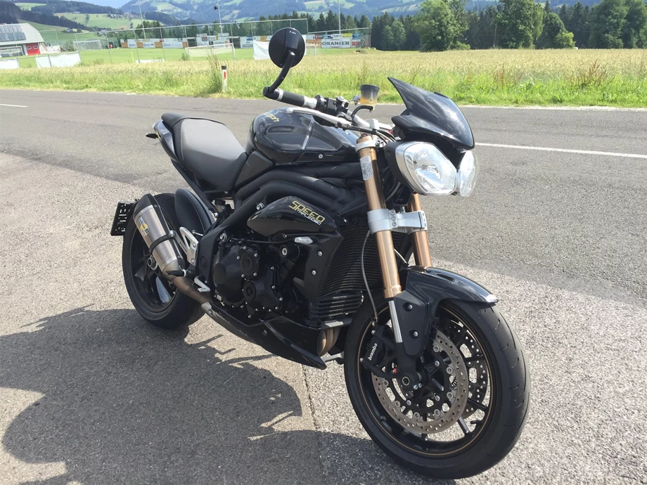 Umbgebautes Motorrad Triumph Speed Triple 1050 Bild 3: Umbgebautes Motorrad Triumph Speed Triple 1050