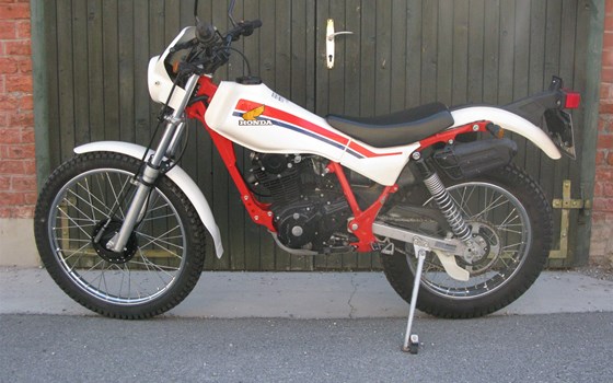Umgebautes Motorrad Honda TLR 200 von HK-Technik Kemeter OG - Bild 1 Umgebautes Motorrad Honda TLR 200 von HK-Technik Kemeter OG - Bild 1
