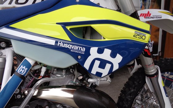 Umgebautes Motorrad Husqvarna TE 250 von MB Motoparts - Bild 7 Umgebautes Motorrad Husqvarna TE 250 von MB Motoparts - Bild 7