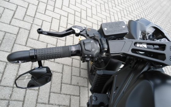 Umgebautes Motorrad Suzuki Bandit 1200 von Uhlmann Motorräder GmbH - Bild 10 Umgebautes Motorrad Suzuki Bandit 1200 von Uhlmann Motorräder GmbH - Bild 10