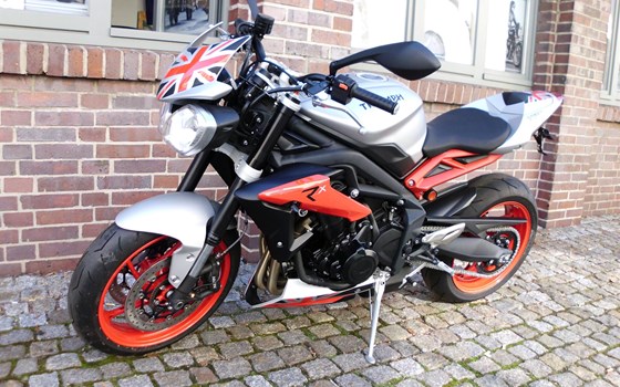 Umgebautes Motorrad Triumph Street Triple RX von Klingenberger Kehl GbR - Bild 2 Umgebautes Motorrad Triumph Street Triple RX von Klingenberger Kehl GbR - Bild 2