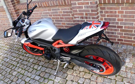 Umgebautes Motorrad Triumph Street Triple RX von Klingenberger Kehl GbR - Bild 3 Umgebautes Motorrad Triumph Street Triple RX von Klingenberger Kehl GbR - Bild 3