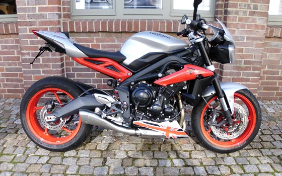 Umgebautes Motorrad Triumph Street Triple RX von Klingenberger Kehl GbR - Bild 4 Umgebautes Motorrad Triumph Street Triple RX von Klingenberger Kehl GbR - Bild 4