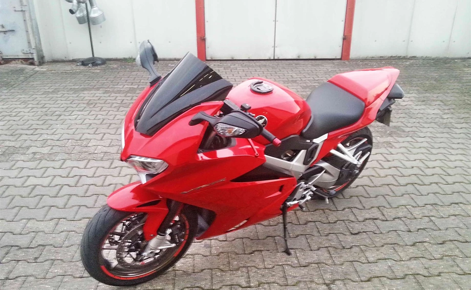 Umbgebautes Motorrad Honda VFR 800 F Bild 18: Umbgebautes Motorrad Honda VFR 800 F
