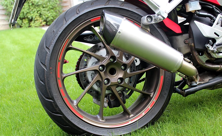 Umbgebautes Motorrad Honda VFR 800 F Bild 2: Umbgebautes Motorrad Honda VFR 800 F