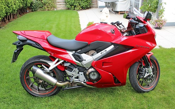 Umgebautes Motorrad Honda VFR 800 F von Auto-und Motorradhaus Bürstadt GmbH - Bild 3