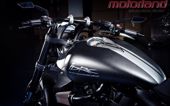 Umgebautes Motorrad Suzuki Intruder C1800R von Motorland Motorrad GmbH - Bild 8 Umgebautes Motorrad Suzuki Intruder C1800R von Motorland Motorrad GmbH - Bild 8