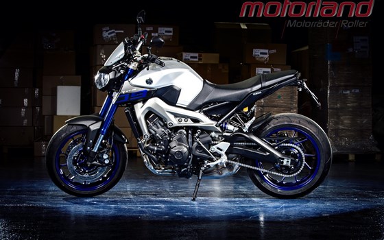 Umgebautes Motorrad Yamaha MT-09 von Motorland Motorrad GmbH - Bild 1 Umgebautes Motorrad Yamaha MT-09 von Motorland Motorrad GmbH - Bild 1