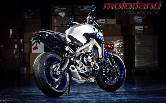 Umgebautes Motorrad Yamaha MT-09 von Motorland Motorrad GmbH - Bild 10 Umgebautes Motorrad Yamaha MT-09 von Motorland Motorrad GmbH - Bild 10