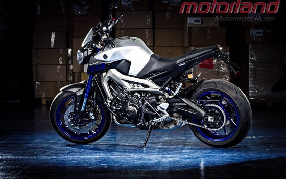 Umgebautes Motorrad Yamaha MT-09 von Motorland Motorrad GmbH - Bild 9 Umgebautes Motorrad Yamaha MT-09 von Motorland Motorrad GmbH - Bild 9